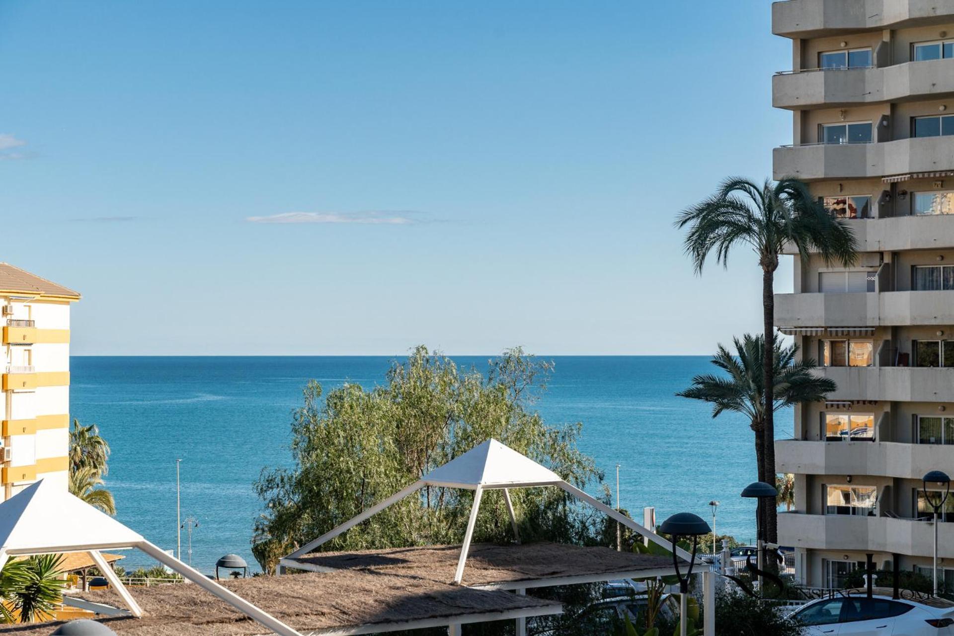Seaview Beachfront Studio With Aqua Park & Balcony เบนัลมาเดนา ภายนอก รูปภาพ