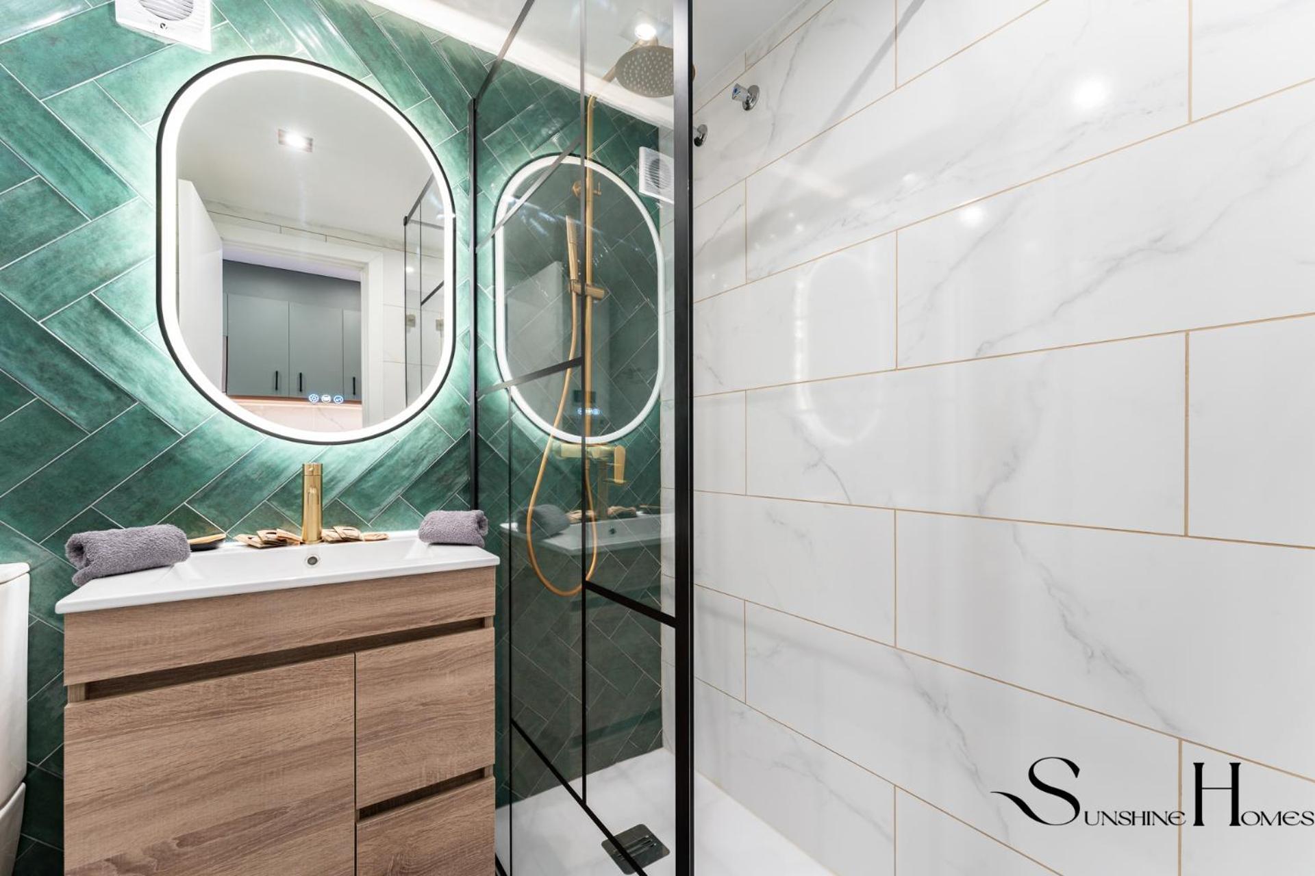 Seaview Beachfront Studio With Aqua Park & Balcony เบนัลมาเดนา ภายนอก รูปภาพ