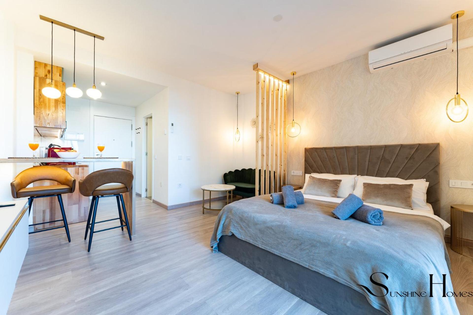 Seaview Beachfront Studio With Aqua Park & Balcony เบนัลมาเดนา ภายนอก รูปภาพ