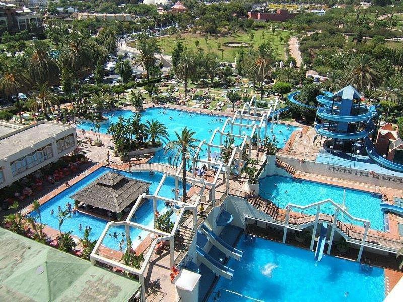 Seaview Beachfront Studio With Aqua Park & Balcony เบนัลมาเดนา ภายนอก รูปภาพ